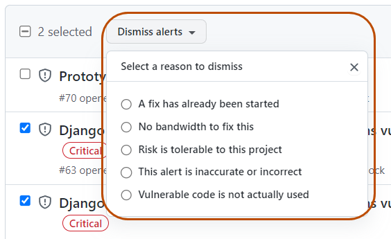 Captura de pantalla de una lista de alertas. Debajo del botón "Descartar alertas", se expande una lista desplegable con la etiqueta "Seleccionar un motivo para descartar".